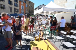 Yssingeaux : 180 exposants au vide-greniers en centre-ville et des animations folkloriques