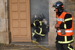 Au coeur d&#039;un exercice d&#039;ampleur des pompiers à Tiranges (vidéo)