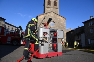 Au coeur d&#039;un exercice d&#039;ampleur des pompiers à Tiranges (vidéo)