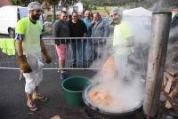 Saint-Julien-du-Pinet : 1 300 soupes aux choux servies sur la place du village