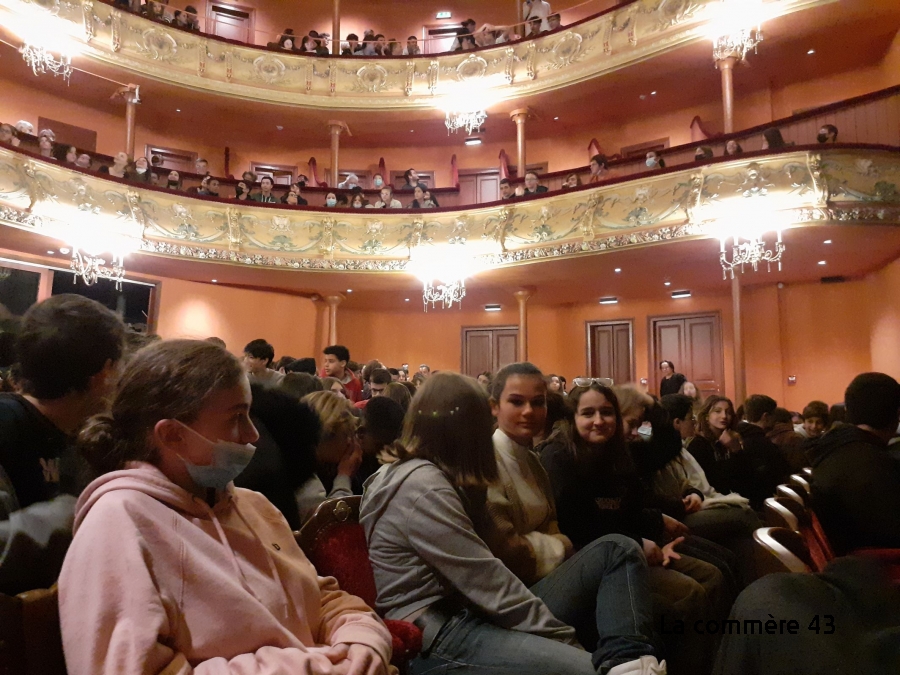 The pupils of Aurec-sur-Loire attend an operetta at Ravensbrück