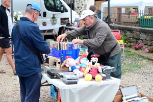 Bessamorel : Festi&#039;Ardaym a offert l&#039;emplacement aux exposants de la brocante