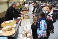 Dunières : un charmant marché de Noël au boulodrome