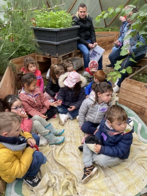 Yssingeaux : pour approndir les 5 sens, les maternelles de Saint-Gabriel visitent le Jardin Mirandou