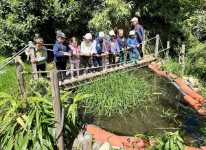 Yssingeaux : pour approndir les 5 sens, les maternelles de Saint-Gabriel visitent le Jardin Mirandou