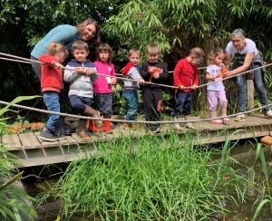 Yssingeaux : pour approndir les 5 sens, les maternelles de Saint-Gabriel visitent le Jardin Mirandou