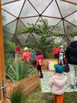 Yssingeaux : pour approndir les 5 sens, les maternelles de Saint-Gabriel visitent le Jardin Mirandou