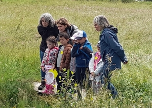 Yssingeaux : pour approndir les 5 sens, les maternelles de Saint-Gabriel visitent le Jardin Mirandou