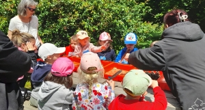 Yssingeaux : pour approndir les 5 sens, les maternelles de Saint-Gabriel visitent le Jardin Mirandou