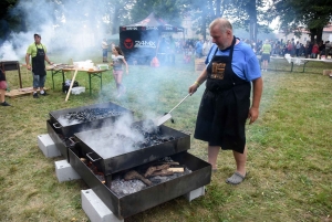 Saint-Romain-Lachalm : le marché d&#039;été a rempli la jauge avec son repas-spectacle