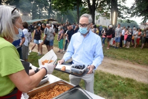 Saint-Romain-Lachalm : le marché d&#039;été a rempli la jauge avec son repas-spectacle