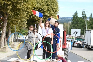 Bas-en-Basset : 5 chars et 3 groupes de musique paradent dans les rues (vidéo)