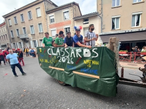 Bas-en-Basset : 5 chars et 3 groupes de musique paradent dans les rues (vidéo)