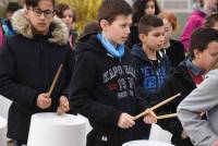 Monistrol-sur-Loire : un orchestre de percussions composé par 150 écoliers de CM2 (vidéo)