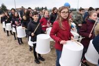 Monistrol-sur-Loire : un orchestre de percussions composé par 150 écoliers de CM2 (vidéo)