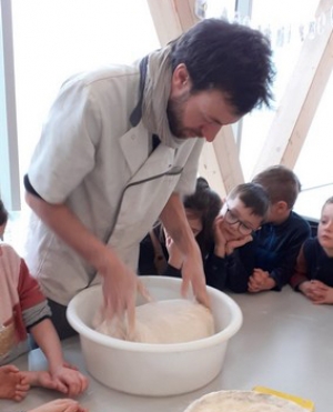 Du grain de blé au pain : une journée banalisée à l&#039;école publique d&#039;Yssingeaux