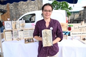 Le Monastier-sur-Gazeille : elle réalise des livres pliés et des accessoires avec ses petites mains