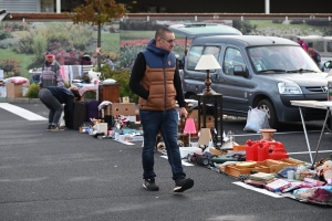 À Monistrol-sur-Loire, 600 mètres linéaires d’objets d’occasion ce dimanche sur le parking d’Intermarché