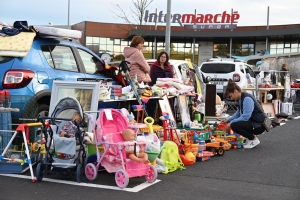 À Monistrol-sur-Loire, 600 mètres linéaires d’objets d’occasion ce dimanche sur le parking d’Intermarché