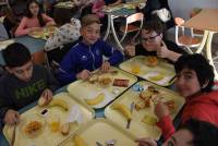 Un petit-déjeuner équilibré servi aux collégiens du Monteil