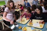 Un petit-déjeuner équilibré servi aux collégiens du Monteil