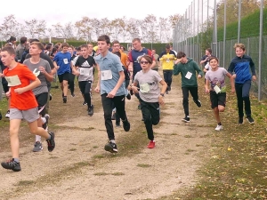 Yssingeaux : 550 collégiens au pas de course au complexe sportif