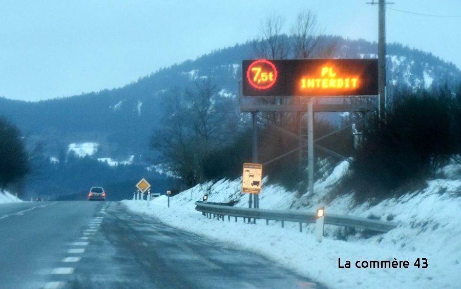 Pluies Verglacantes Neige Des Interdictions De Rouler Pour Les Poids Lourds A Prevoir La Commere 43