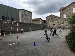 De la cour d&#039;école aux courts de tennis à Montfaucon-en-Velay