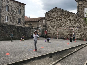 De la cour d&#039;école aux courts de tennis à Montfaucon-en-Velay