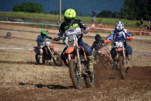 Course sur prairie de Saint-Maurice-de-Lignon : les motos Open (série 2)