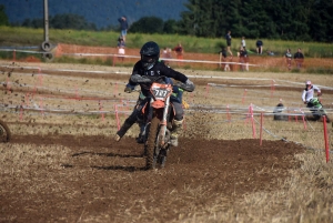 Course sur prairie de Saint-Maurice-de-Lignon : les motos Open (série 2)