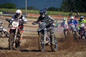 Course sur prairie de Saint-Maurice-de-Lignon : les motos Open (série 2)