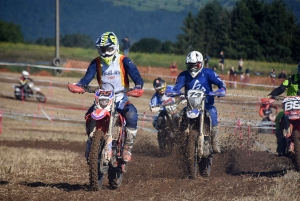 Course sur prairie de Saint-Maurice-de-Lignon : les motos Open (série 2)