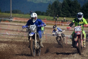 Course sur prairie de Saint-Maurice-de-Lignon : les motos Open (série 2)