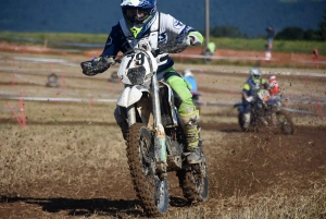 Course sur prairie de Saint-Maurice-de-Lignon : les motos Open (série 2)