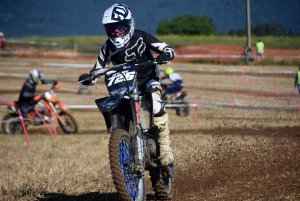 Course sur prairie de Saint-Maurice-de-Lignon : les motos Open (série 2)