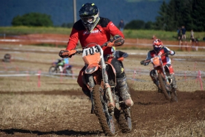 Course sur prairie de Saint-Maurice-de-Lignon : les motos Open (série 2)