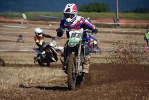 Course sur prairie de Saint-Maurice-de-Lignon : les motos Open (série 2)