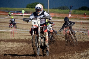 Course sur prairie de Saint-Maurice-de-Lignon : les motos Open (série 2)