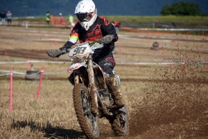 Course sur prairie de Saint-Maurice-de-Lignon : les motos Open (série 2)