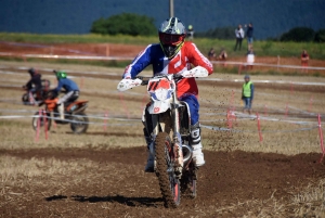 Course sur prairie de Saint-Maurice-de-Lignon : les motos Open (série 2)