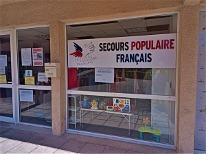 Une braderie à la boutique du Secours populaire de Monistrol