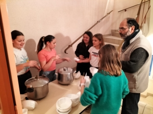 Sainte-Sigolène : la soupe solidaire reçoit l’aide des collégiens