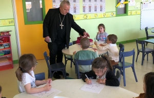 Yves Baumgarten en visite à l&#039;école à Sainte-Sigolène Crédit DR