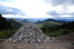 Queyrières : une oeuvre-refuge créée le long du chemin de Saint-Jacques de Compostelle (vidéo)