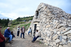 Queyrières : une oeuvre-refuge créée le long du chemin de Saint-Jacques de Compostelle (vidéo)