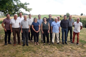 Le bureau au complet avec 14 membres