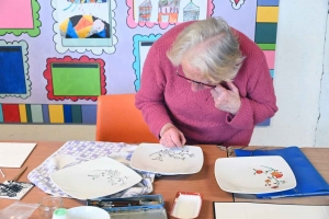 L&#039;atelier de peinture sur porcelaine d&#039;Yssingeaux vous ouvre les bras