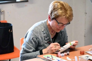 L&#039;atelier de peinture sur porcelaine d&#039;Yssingeaux vous ouvre les bras