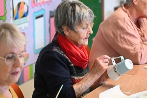 L&#039;atelier de peinture sur porcelaine d&#039;Yssingeaux vous ouvre les bras